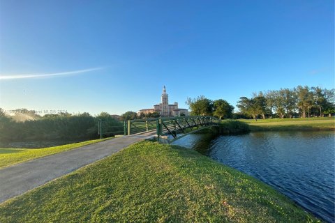 Condo in Coral Gables, Florida, 1 bedroom  № 1367218 - photo 27