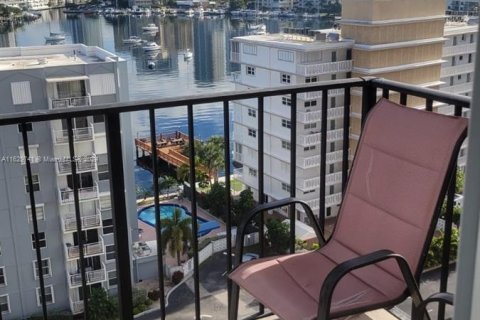 Condo in Hallandale Beach, Florida, 1 bedroom  № 1290502 - photo 3