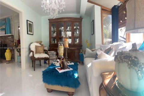Casa en venta en St. Lucie, Florida, 5 dormitorios, 488.67 m2 № 874040 - foto 19