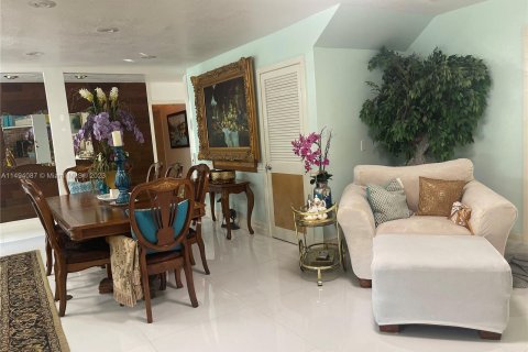 Villa ou maison à vendre à St. Lucie, Floride: 5 chambres, 488.67 m2 № 874040 - photo 21