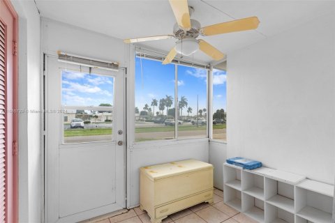 Condo in West Palm Beach, Florida, 2 bedrooms  № 1437669 - photo 5