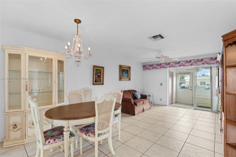 Condo in West Palm Beach, Florida, 2 bedrooms  № 1437669 - photo 6