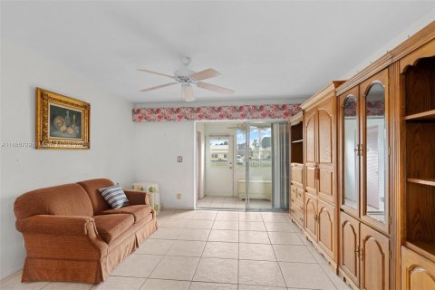 Condo in West Palm Beach, Florida, 2 bedrooms  № 1437669 - photo 2