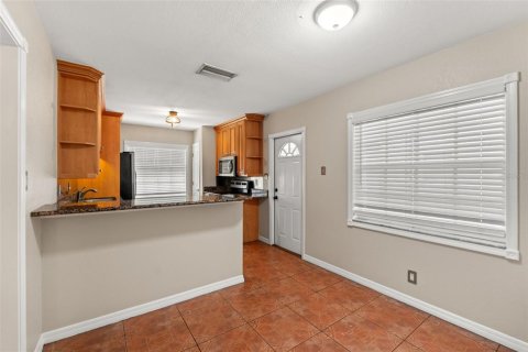 House in Tampa, Florida 3 bedrooms, 111.48 sq.m. № 1363806 - photo 9