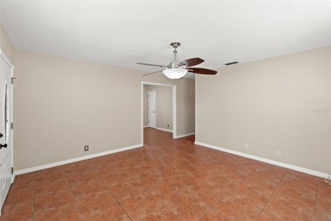 House in Tampa, Florida 3 bedrooms, 111.48 sq.m. № 1363806 - photo 4