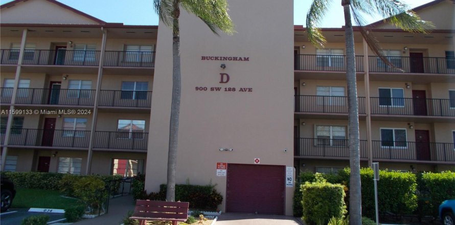 Condo in Pembroke Pines, Florida, 2 bedrooms  № 1208531