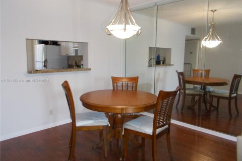 Condo in Pembroke Pines, Florida, 2 bedrooms  № 1208531 - photo 23