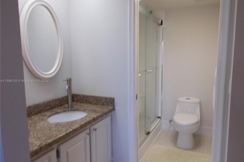 Condo in Pembroke Pines, Florida, 2 bedrooms  № 1208531 - photo 27