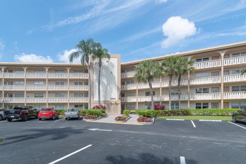 Condominio en venta en Coconut Creek, Florida, 2 dormitorios, 107.4 m2 № 1097546 - foto 4