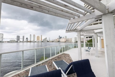 Condominio en venta en Aventura, Florida, 2 dormitorios, 140.1 m2 № 1367579 - foto 29