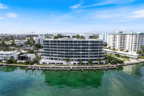 Copropriété à vendre à Bay Harbor Islands, Floride: 3 chambres, 216.74 m2 № 1367577 - photo 28