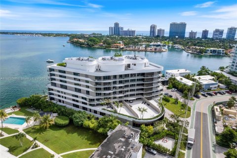 Copropriété à vendre à Bay Harbor Islands, Floride: 3 chambres, 216.74 m2 № 1367577 - photo 30