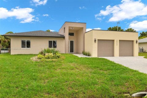 House in Lehigh Acres, Florida 4 bedrooms, 176.51 sq.m. № 1230707 - photo 2