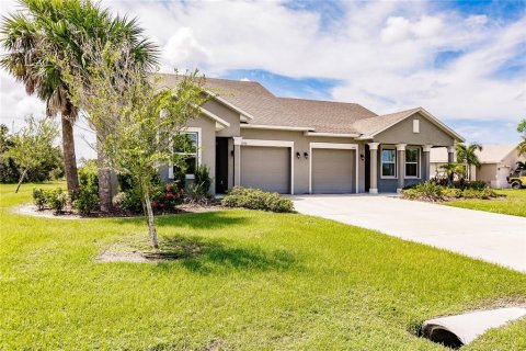 Immobilier commercial à vendre à Punta Gorda, Floride: 129.13 m2 № 761671 - photo 3