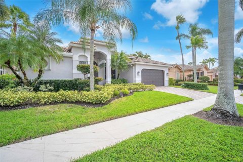 House in Weston, Florida 5 bedrooms, 251.86 sq.m. № 802690 - photo 2