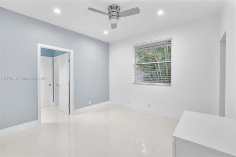 House in Weston, Florida 5 bedrooms, 251.86 sq.m. № 802690 - photo 21