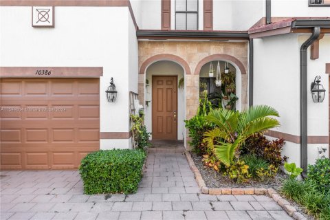 Townhouse in Hialeah, Florida 3 bedrooms № 1187197 - photo 2