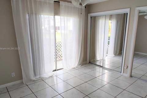 Condo in West Palm Beach, Florida, 1 bedroom  № 5955 - photo 12