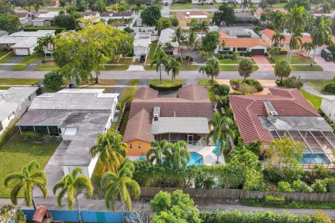 House in Hollywood, Florida 3 bedrooms, 179.3 sq.m. № 1179794 - photo 15