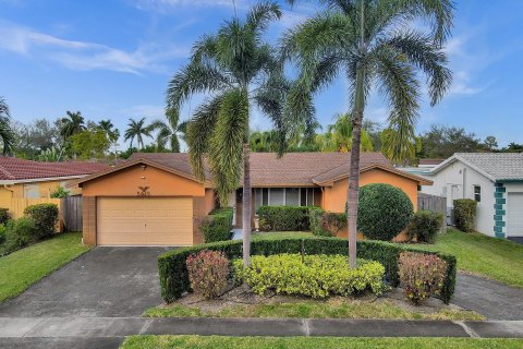 Villa ou maison à vendre à Hollywood, Floride: 3 chambres, 179.3 m2 № 1179794 - photo 1