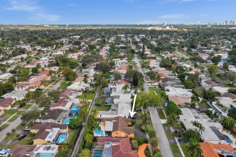 Casa en venta en Hollywood, Florida, 3 dormitorios, 179.3 m2 № 1179794 - foto 4