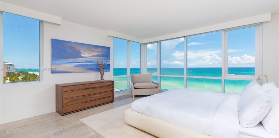 Apartment in Miami Beach, Florida 3 bedrooms, 181.35 sq.m. № 2577