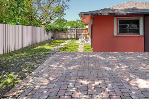 House in Palm Beach Gardens, Florida 3 bedrooms, 196.49 sq.m. № 1160543 - photo 10