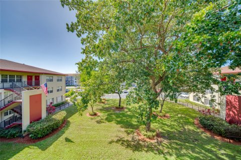 Condominio en venta en Pembroke Pines, Florida, 1 dormitorio, 88.91 m2 № 1007668 - foto 2