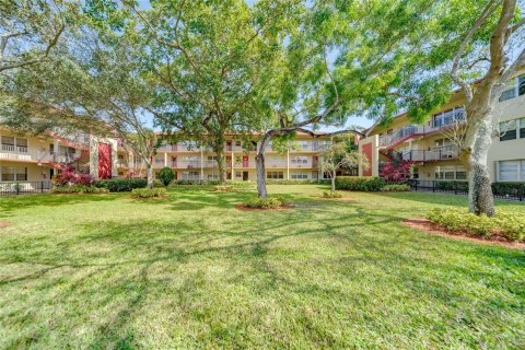 Condominio en venta en Pembroke Pines, Florida, 1 dormitorio, 88.91 m2 № 1007668 - foto 22