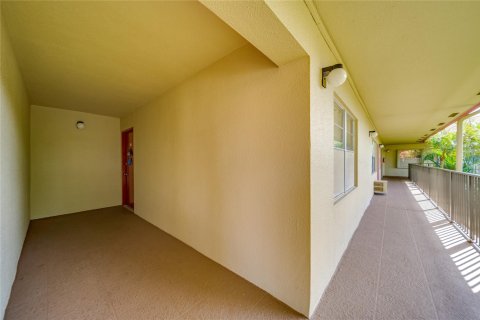 Condominio en venta en Pembroke Pines, Florida, 1 dormitorio, 88.91 m2 № 1007668 - foto 3