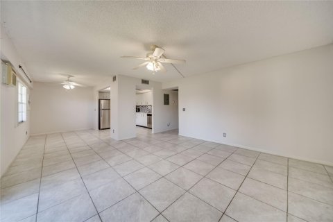Condominio en venta en Pembroke Pines, Florida, 1 dormitorio, 88.91 m2 № 1007668 - foto 13