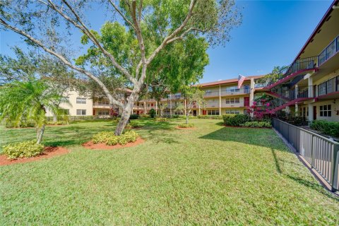 Condominio en venta en Pembroke Pines, Florida, 1 dormitorio, 88.91 m2 № 1007668 - foto 24