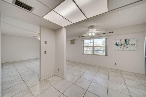 Condominio en venta en Pembroke Pines, Florida, 1 dormitorio, 88.91 m2 № 1007668 - foto 5