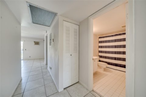 Condominio en venta en Pembroke Pines, Florida, 1 dormitorio, 88.91 m2 № 1007668 - foto 21