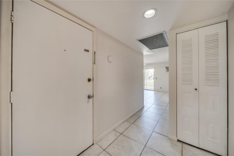 Copropriété à vendre à Pembroke Pines, Floride: 1 chambre, 88.91 m2 № 1007668 - photo 17