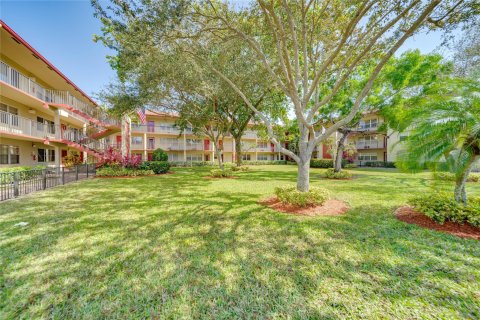 Condominio en venta en Pembroke Pines, Florida, 1 dormitorio, 88.91 m2 № 1007668 - foto 23