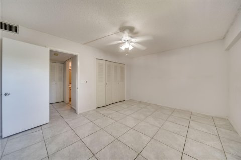 Copropriété à vendre à Pembroke Pines, Floride: 1 chambre, 88.91 m2 № 1007668 - photo 19