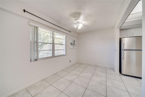 Condominio en venta en Pembroke Pines, Florida, 1 dormitorio, 88.91 m2 № 1007668 - foto 11
