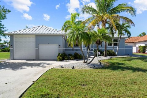 Casa en venta en Placida, Florida, 2 dormitorios, 209.12 m2 № 1377721 - foto 1