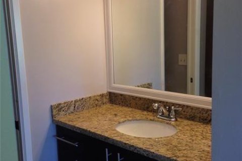 Condo in Tamarac, Florida, 2 bedrooms  № 987360 - photo 5