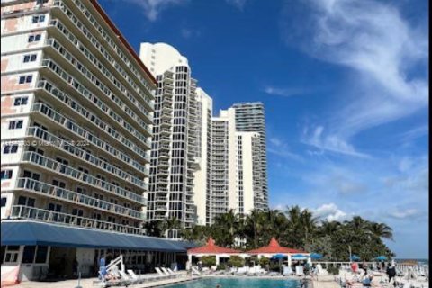 Studio in the Condo in Sunny Isles Beach, Florida  № 1097355 - photo 21