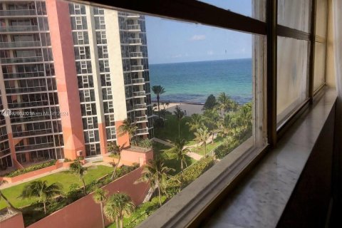 Condominio en venta en Sunny Isles Beach, Florida, 33.44 m2 № 1097355 - foto 3