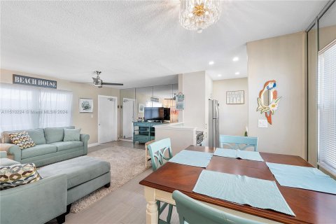 Condominio en venta en Lauderdale-by-the-Sea, Florida, 1 dormitorio, 59.46 m2 № 936104 - foto 5