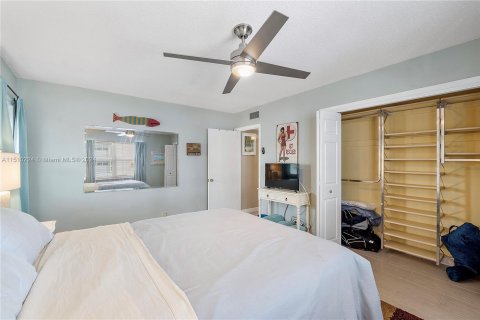 Condo in Lauderdale-by-the-Sea, Florida, 1 bedroom  № 936104 - photo 16
