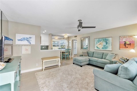 Condominio en venta en Lauderdale-by-the-Sea, Florida, 1 dormitorio, 59.46 m2 № 936104 - foto 4