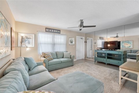 Condominio en venta en Lauderdale-by-the-Sea, Florida, 1 dormitorio, 59.46 m2 № 936104 - foto 3