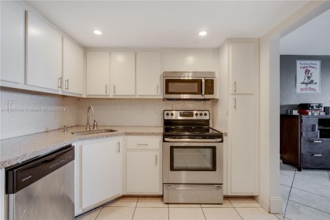 Condo in Aventura, Florida, 1 bedroom  № 1226223 - photo 4