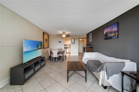 Condo in Aventura, Florida, 1 bedroom  № 1226223 - photo 16