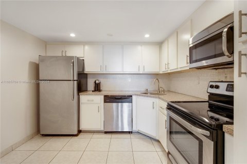 Condo in Aventura, Florida, 1 bedroom  № 1226223 - photo 3