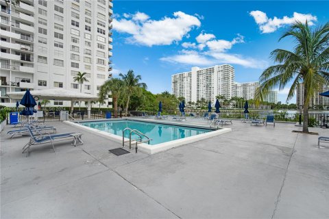 Condominio en venta en Aventura, Florida, 1 dormitorio, 71.16 m2 № 1226223 - foto 17